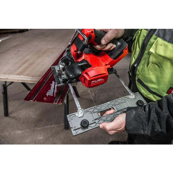 <BRAND>, Milwaukee M18FCSDC165-552X M18 Fuel  66mm Depth Of Cut Saw Kit