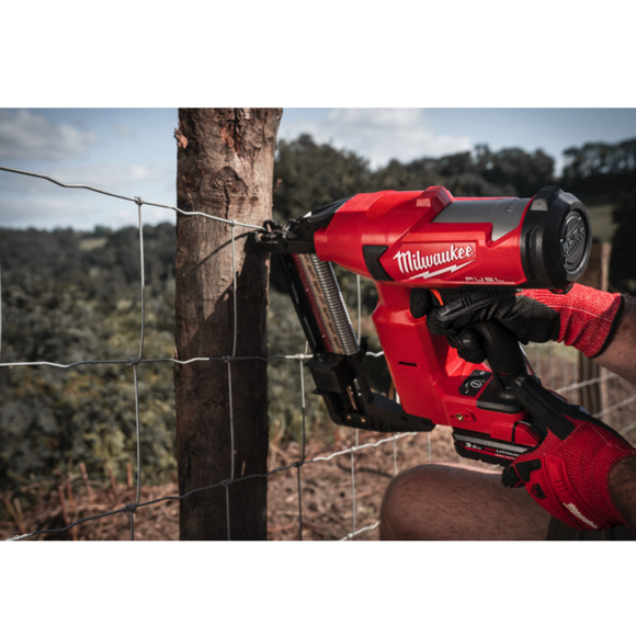 Milwaukee Power Tools, , Milwaukee M18FFUS-302C M18 Fuel Fencing Stapler Kit