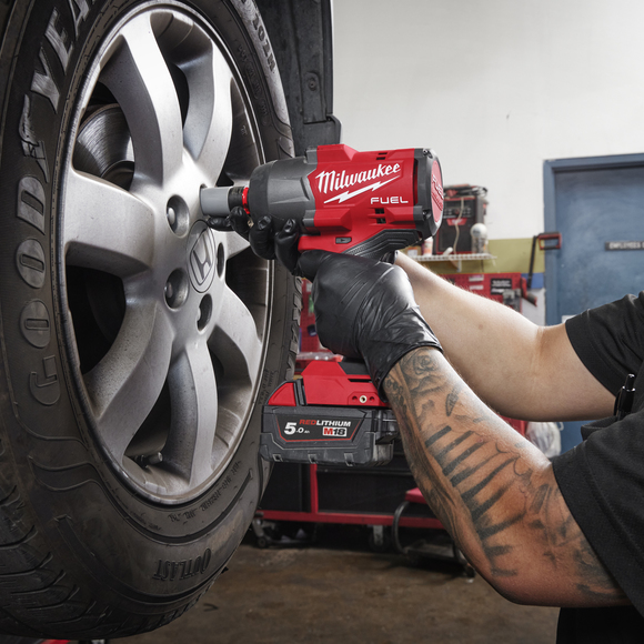 Milwaukee Power Tools, , Milwaukee M18FHIW2F12-601FX Fuel High Torque Impact Wrench  1/2" Kit