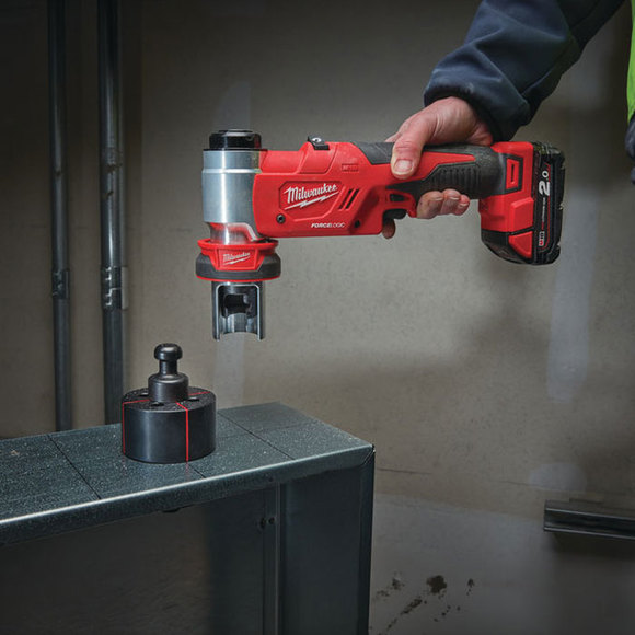 Milwaukee Power Tools, , Milwaukee M18HKP-201CA SET "FORCE LOGIC" Hydraulic Knockout Punch