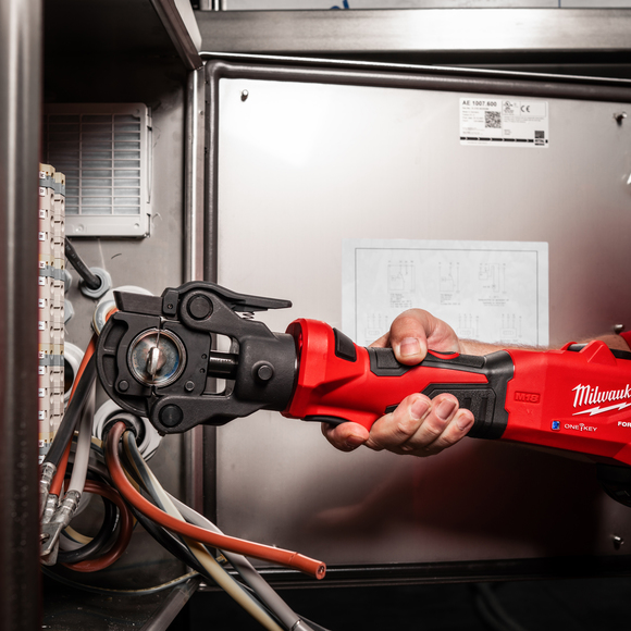 Milwaukee M18ONECCT60202C Force Logic OneKey Hydraulic 60kN Crimper Kit